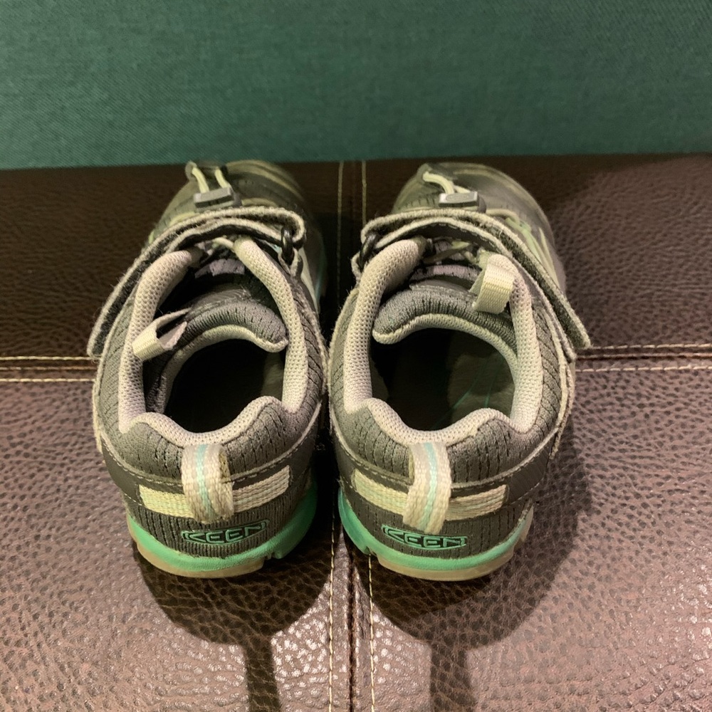 KEEN sneaker/hikers. GUC. Size 9. - Picture 3 of 5